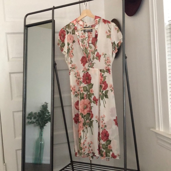 Reformation Dresses & Skirts - REFORMATION Floral Print Summer Dress.